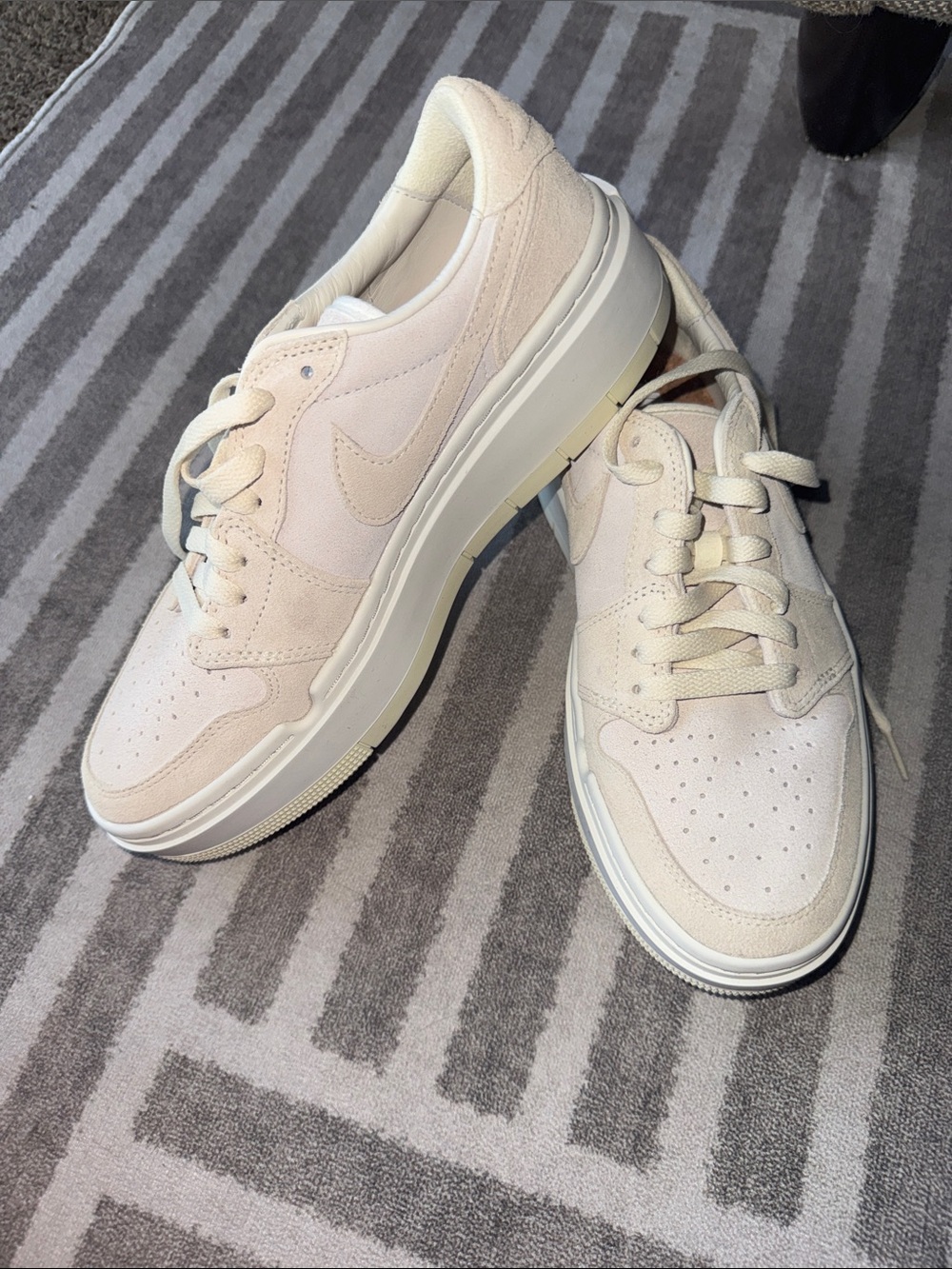 Nike women’s platform Air Jordan
